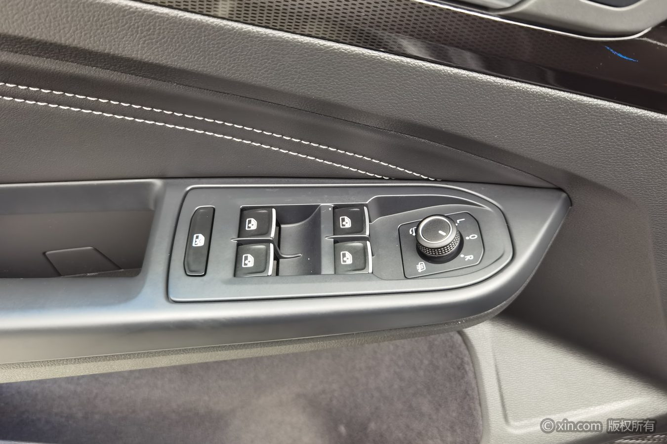 Volkswagen Golf 2024 car image #9