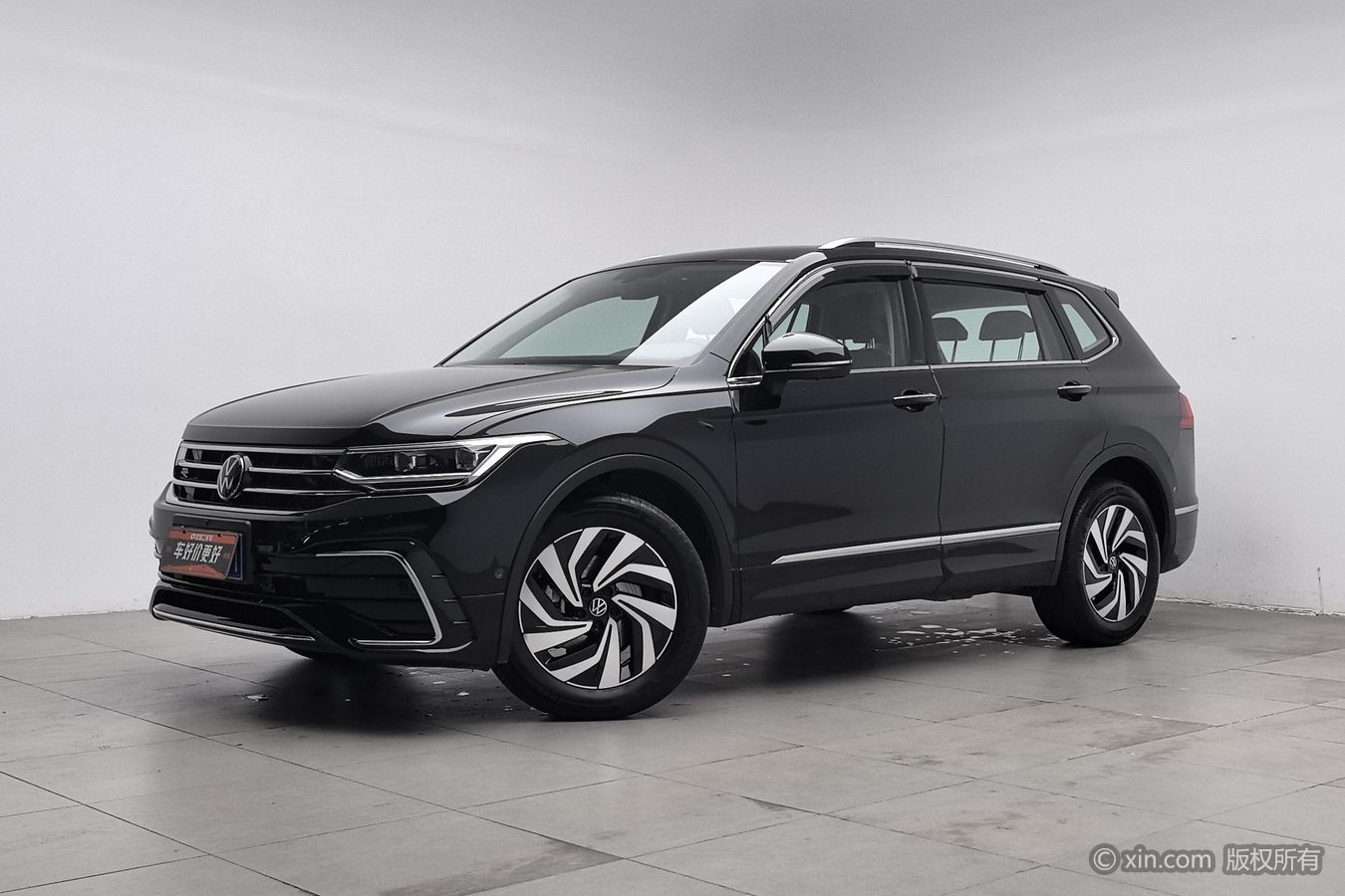 Volkswagen Tiguan L 2024 car image #2