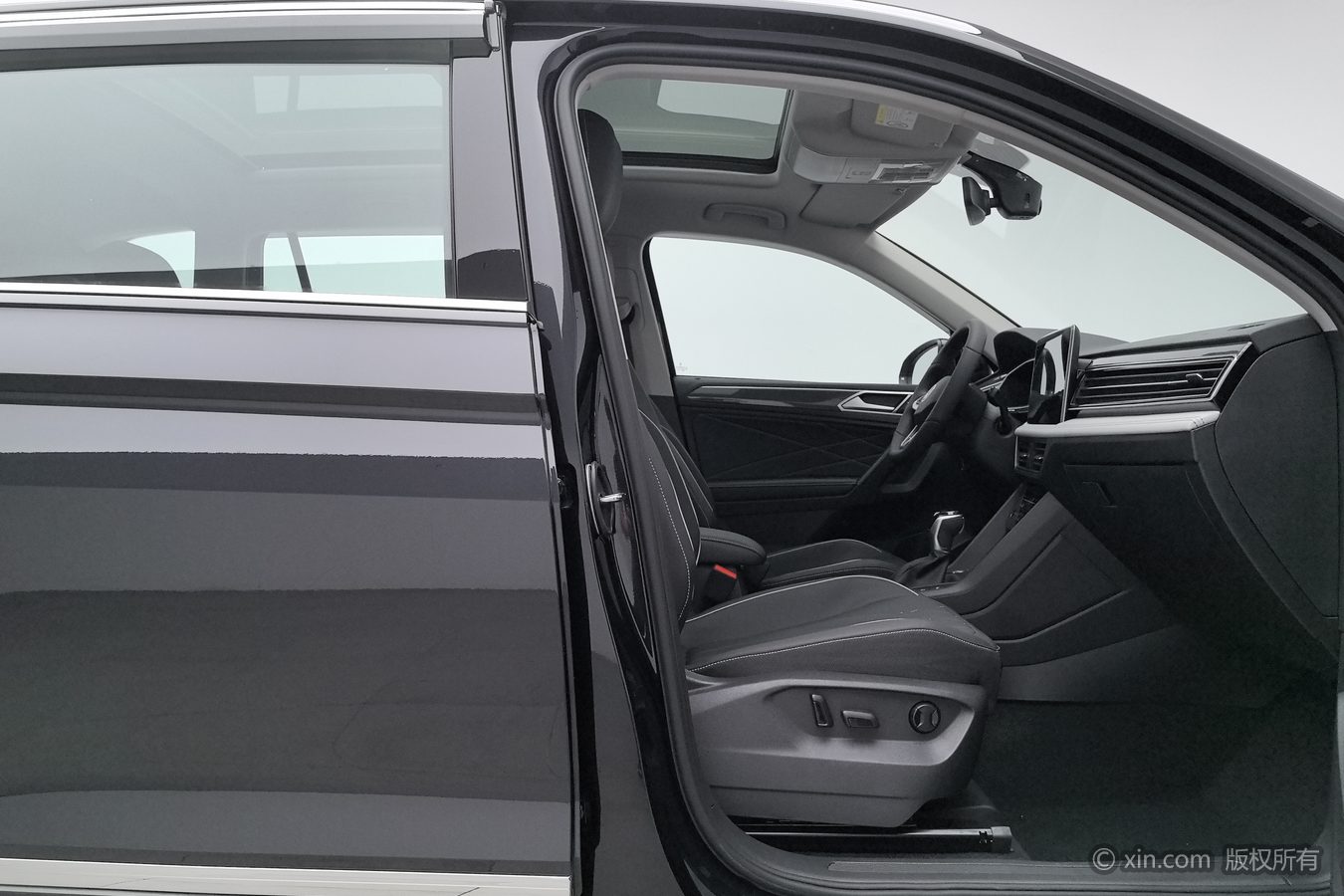 Volkswagen Tiguan L 2024 car image #24