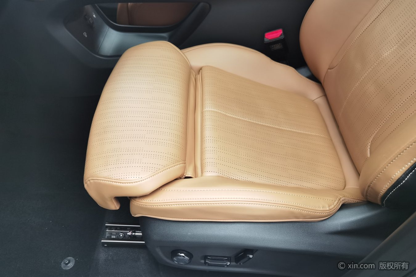 GEELY Boyue L 2025 car image #21