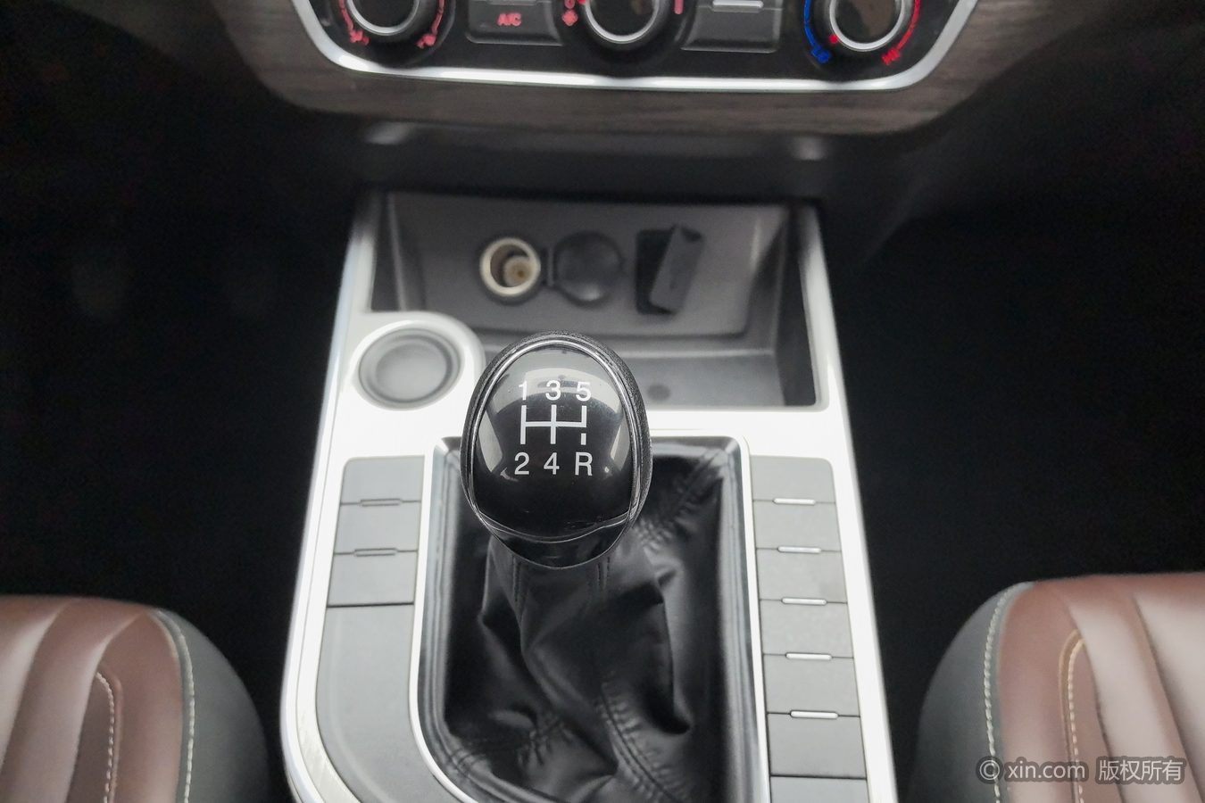 Forthing T5 2024 #14 Forthing T5 2024 изображение автомобиля #14