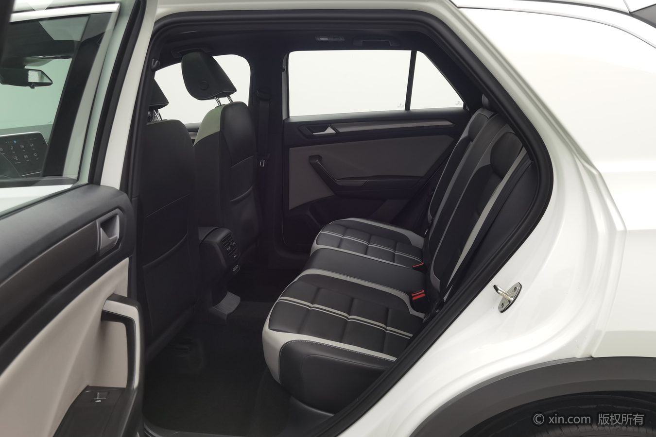 Volkswagen T-Roc 2026 #16 Volkswagen T-Roc 2026 car image #16