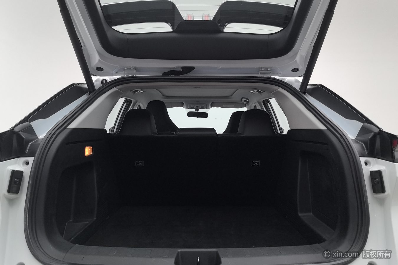 2025 car image #17