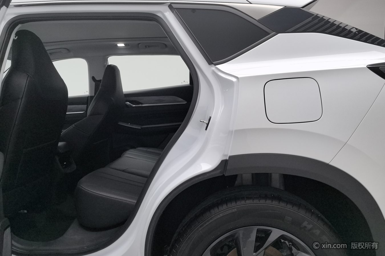 2025 car image #16