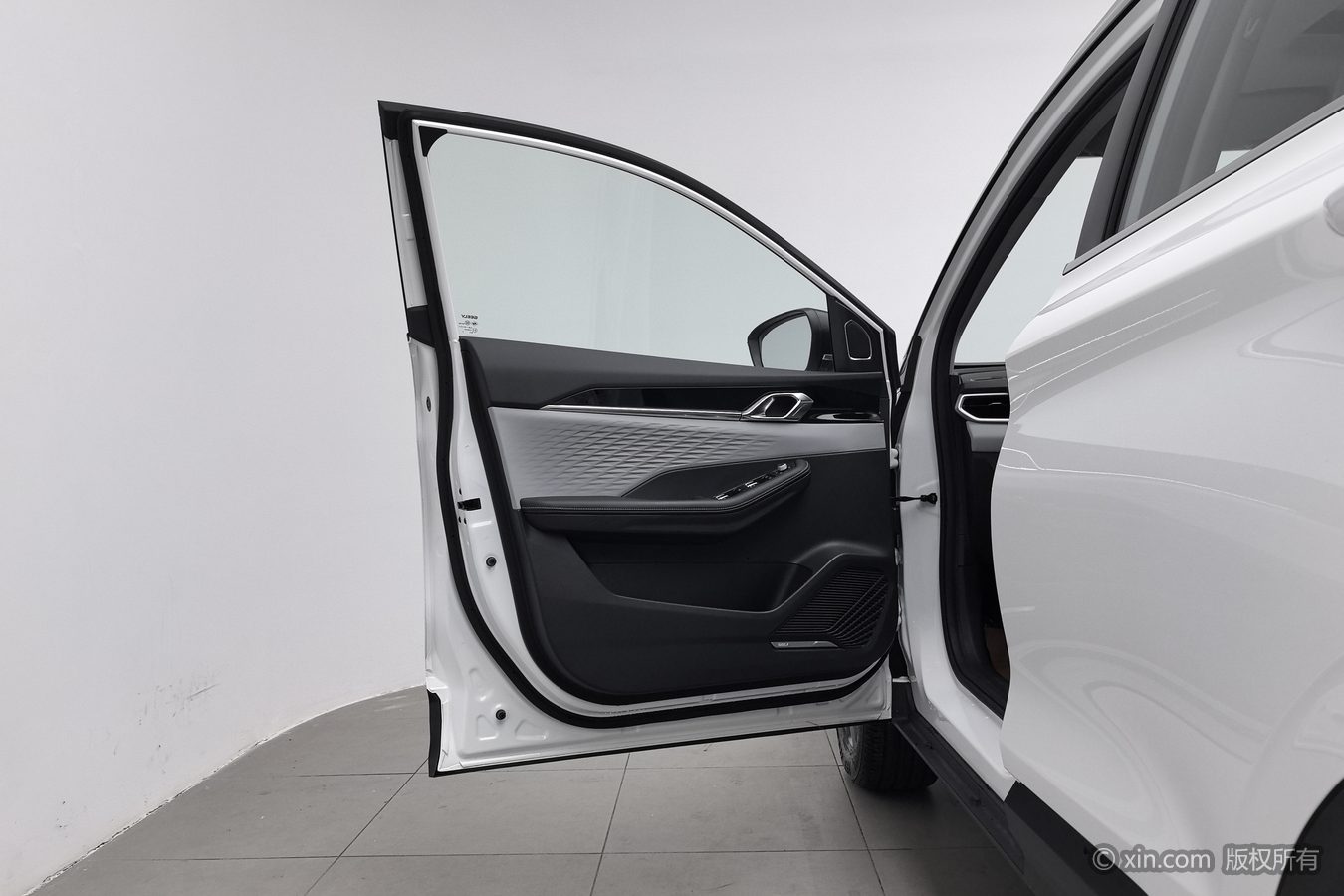 GEELY Coolray 2025 #8 GEELY Coolray 2025 car image #8