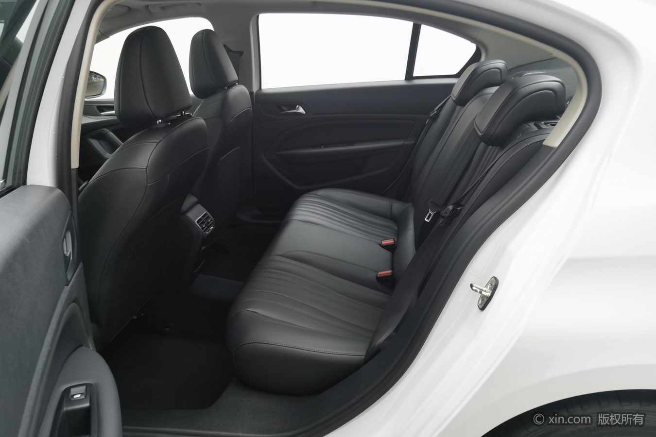 Peugeot 408 2024 immagine di auto #16