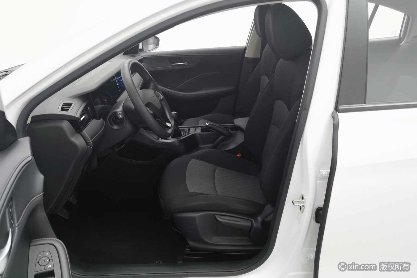 Roewe i5 2025 car image #10