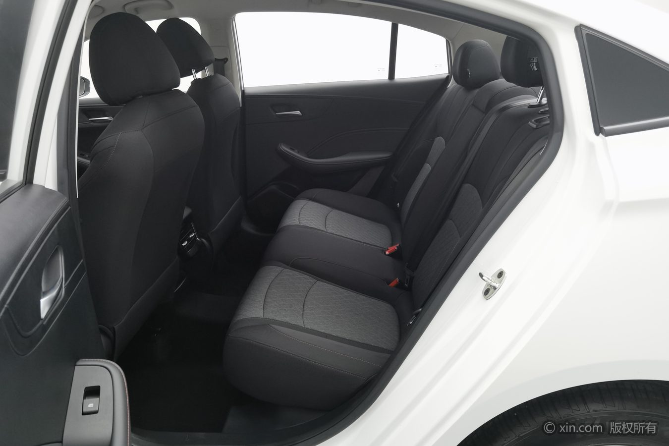 Roewe i5 2025 car image #16