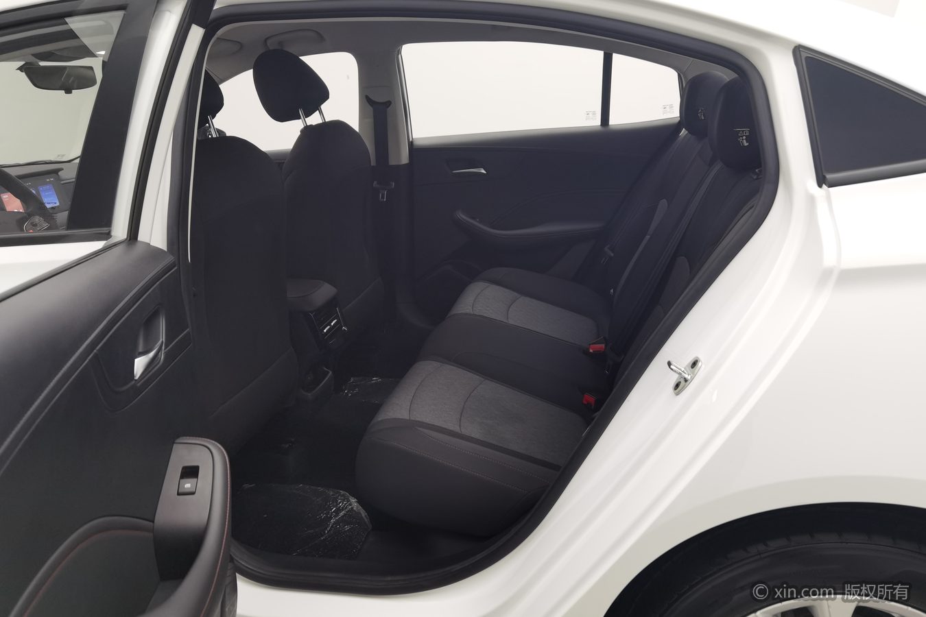 Roewe i5 2024 car image #16