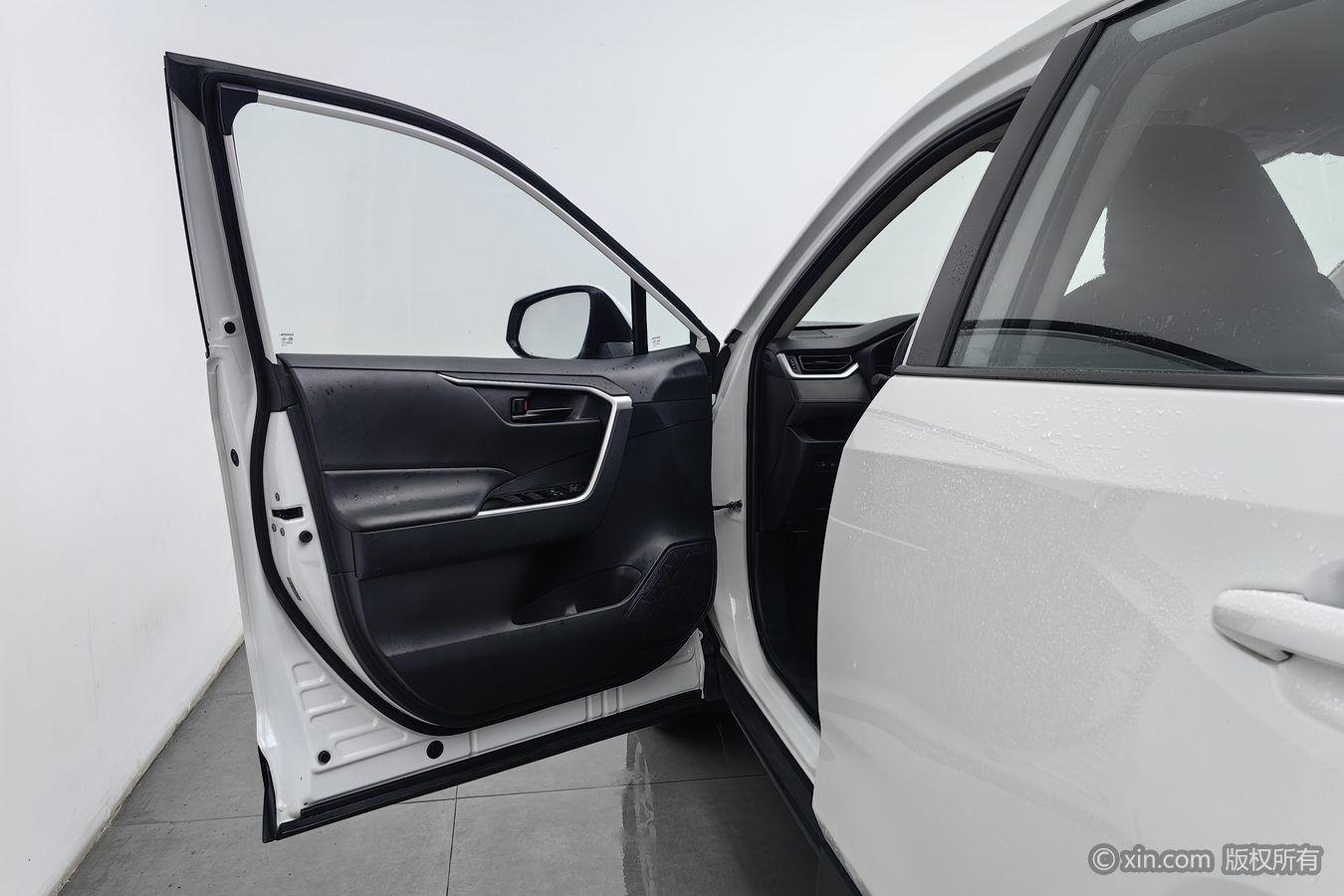 Toyota RAV4 2025 imagen de coche #8
