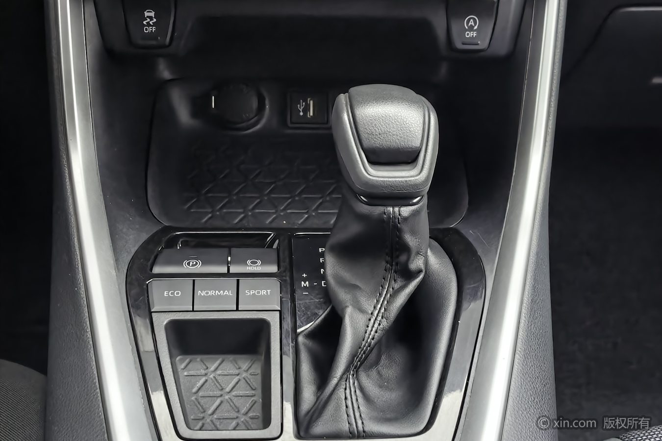 Toyota RAV4 2025 imagen de coche #14