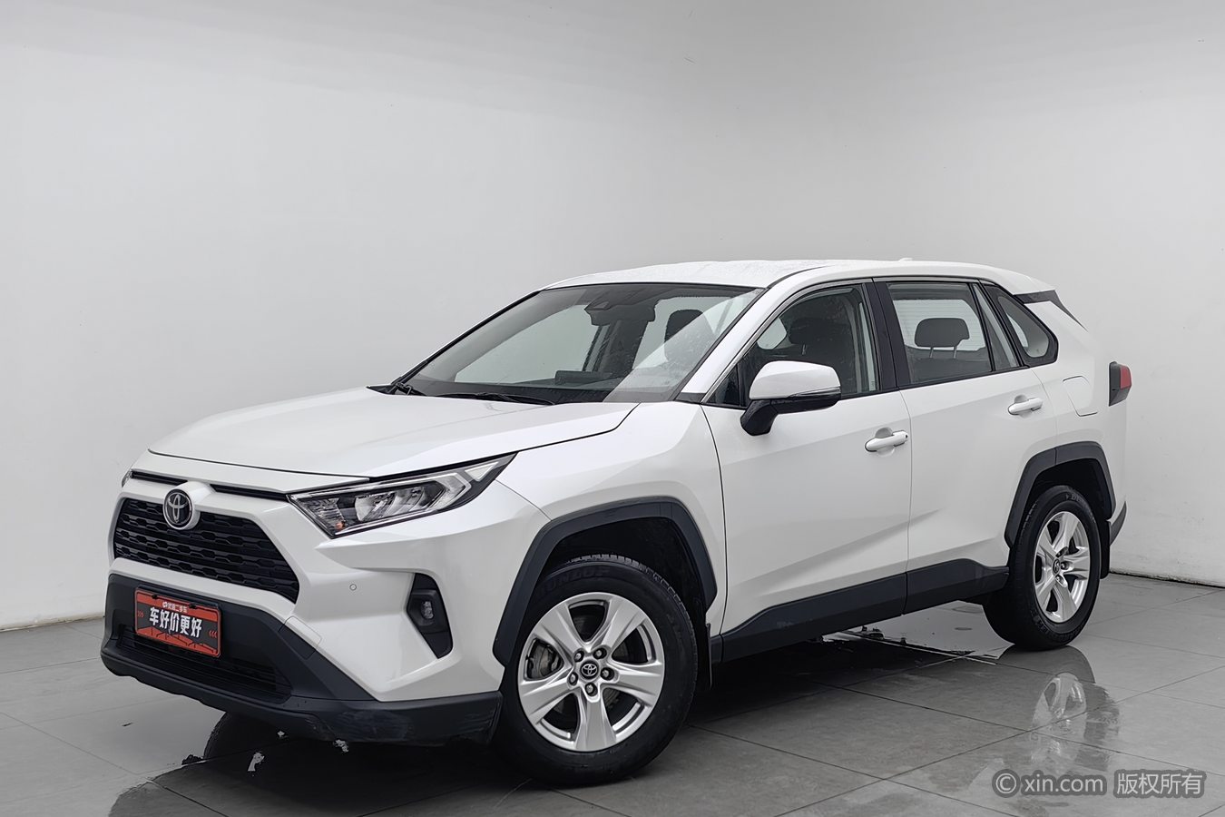 Toyota RAV4 2025 imagen de coche #2