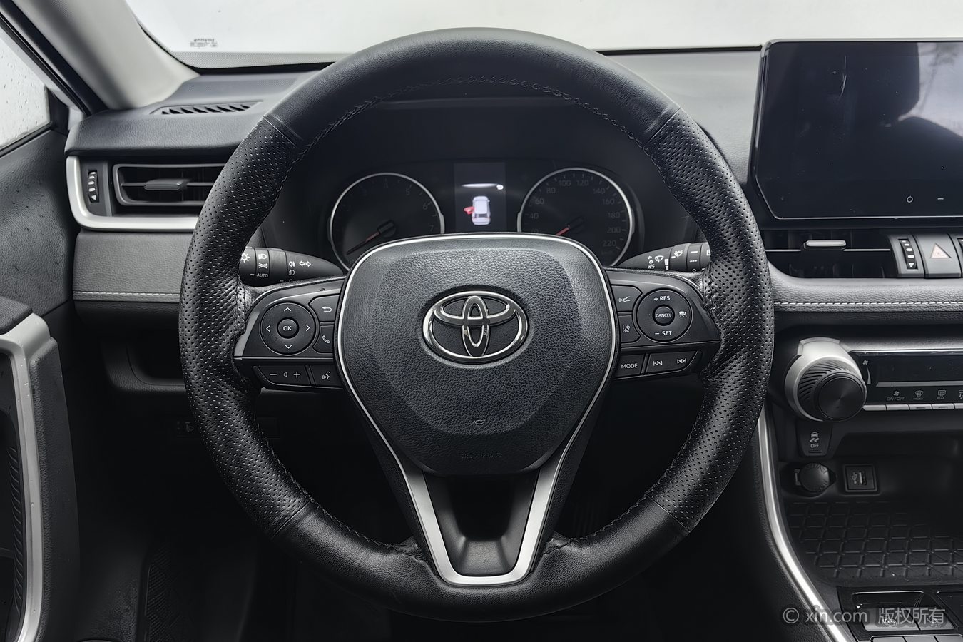 Toyota RAV4 2025 imagen de coche #11