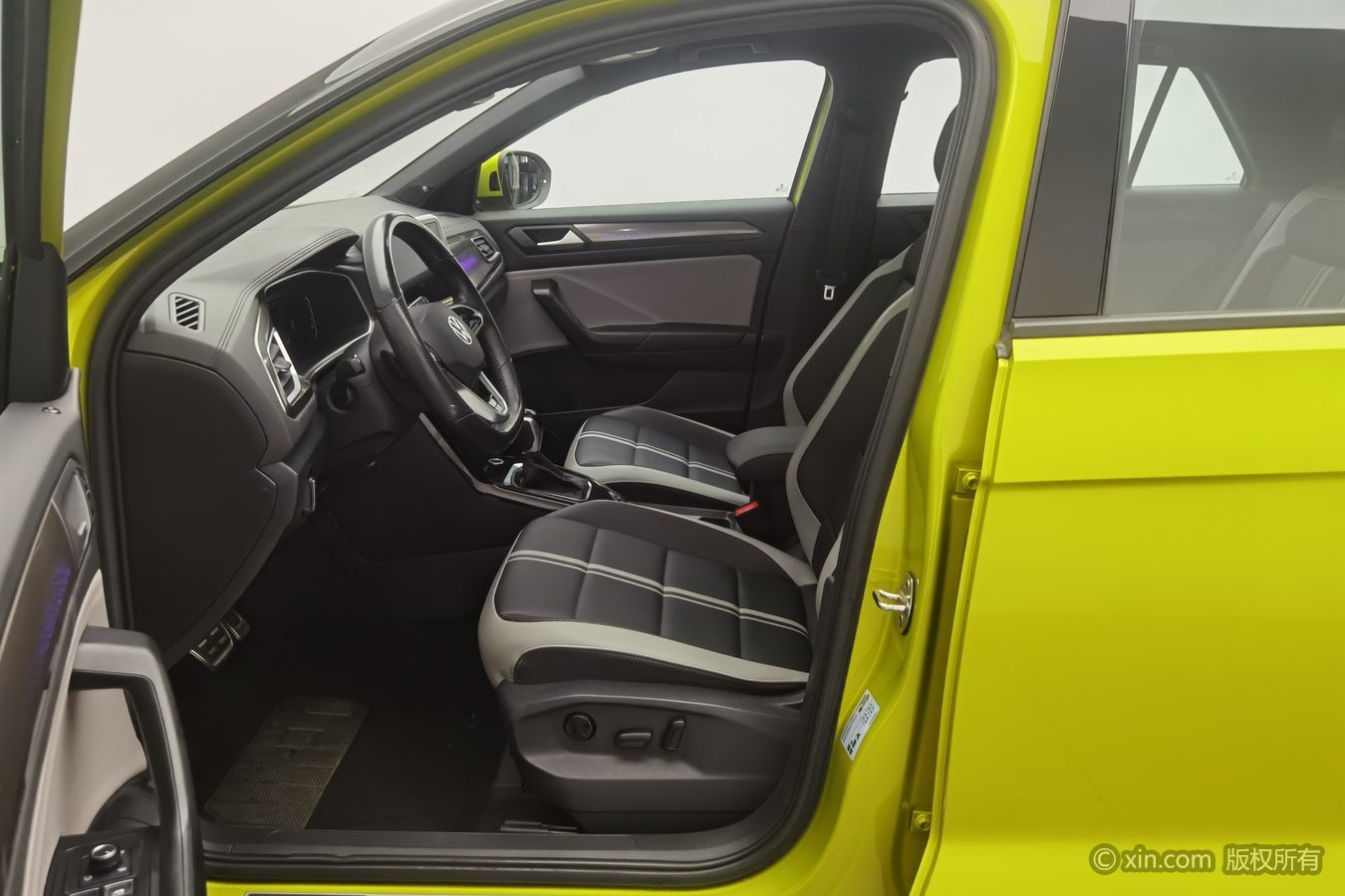 Volkswagen T-Roc 2023 #10 Volkswagen T-Roc 2023 صورة سيارة #10