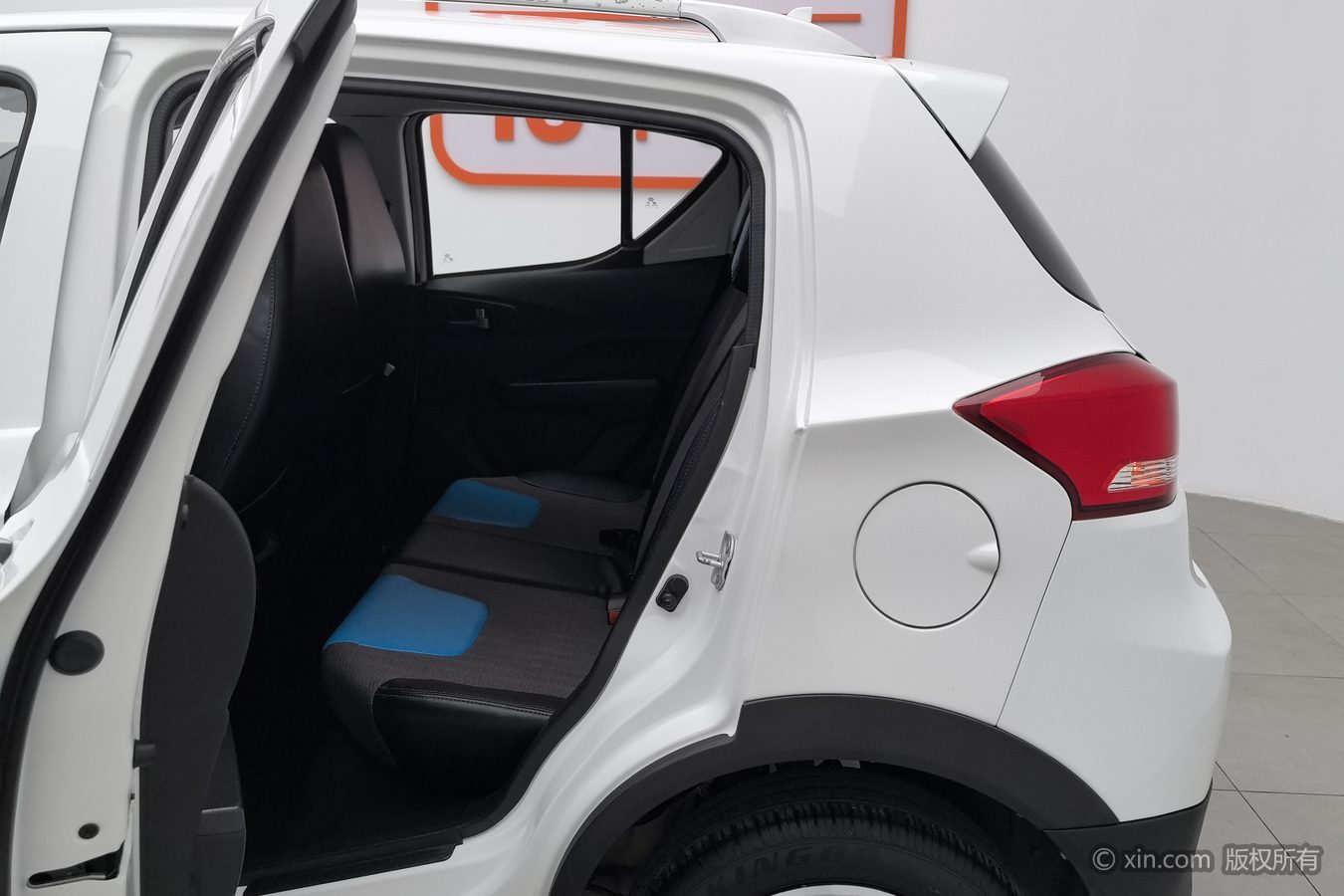 2018 #16 2018 car image #16