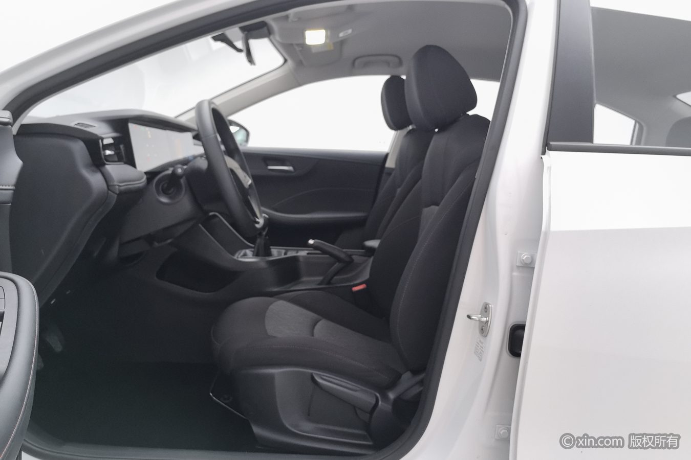 Roewe i5 2025 car image #10