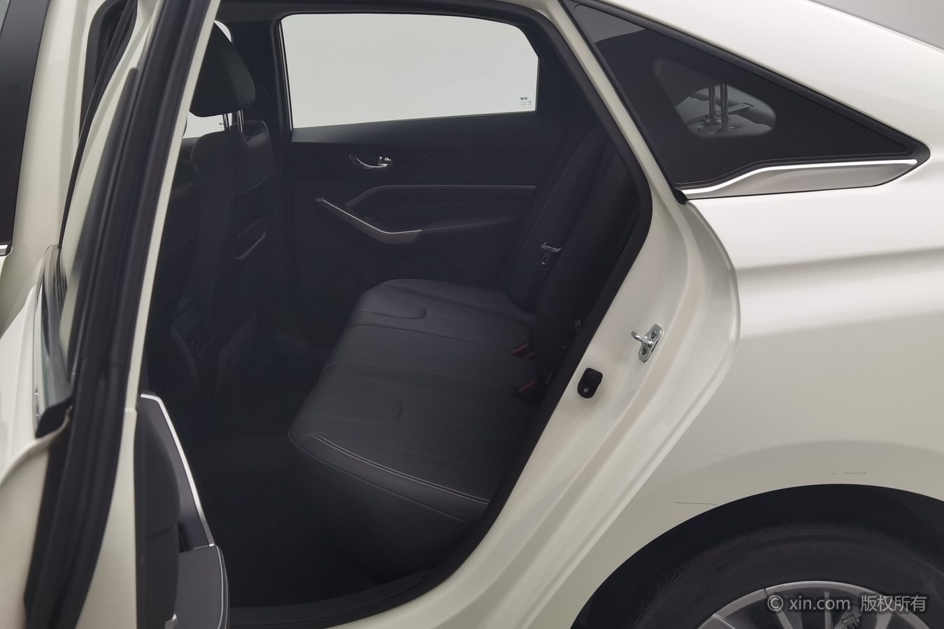 2025 car image #16