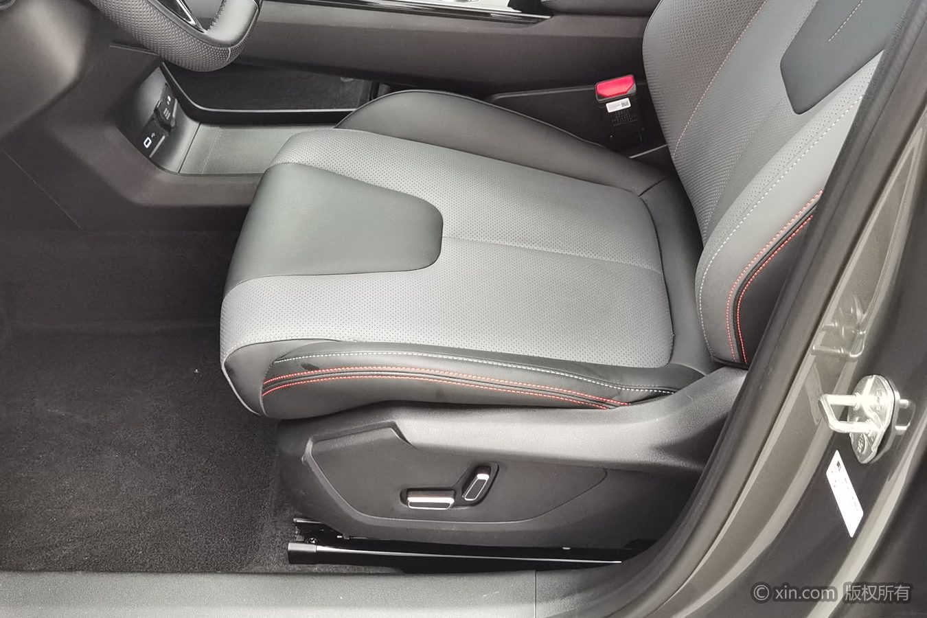 GEELY Boyue 2024 immagine di auto #21