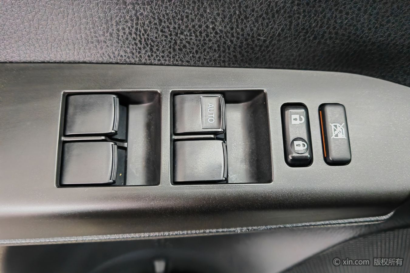 Toyota RAV4 2019 car image #9