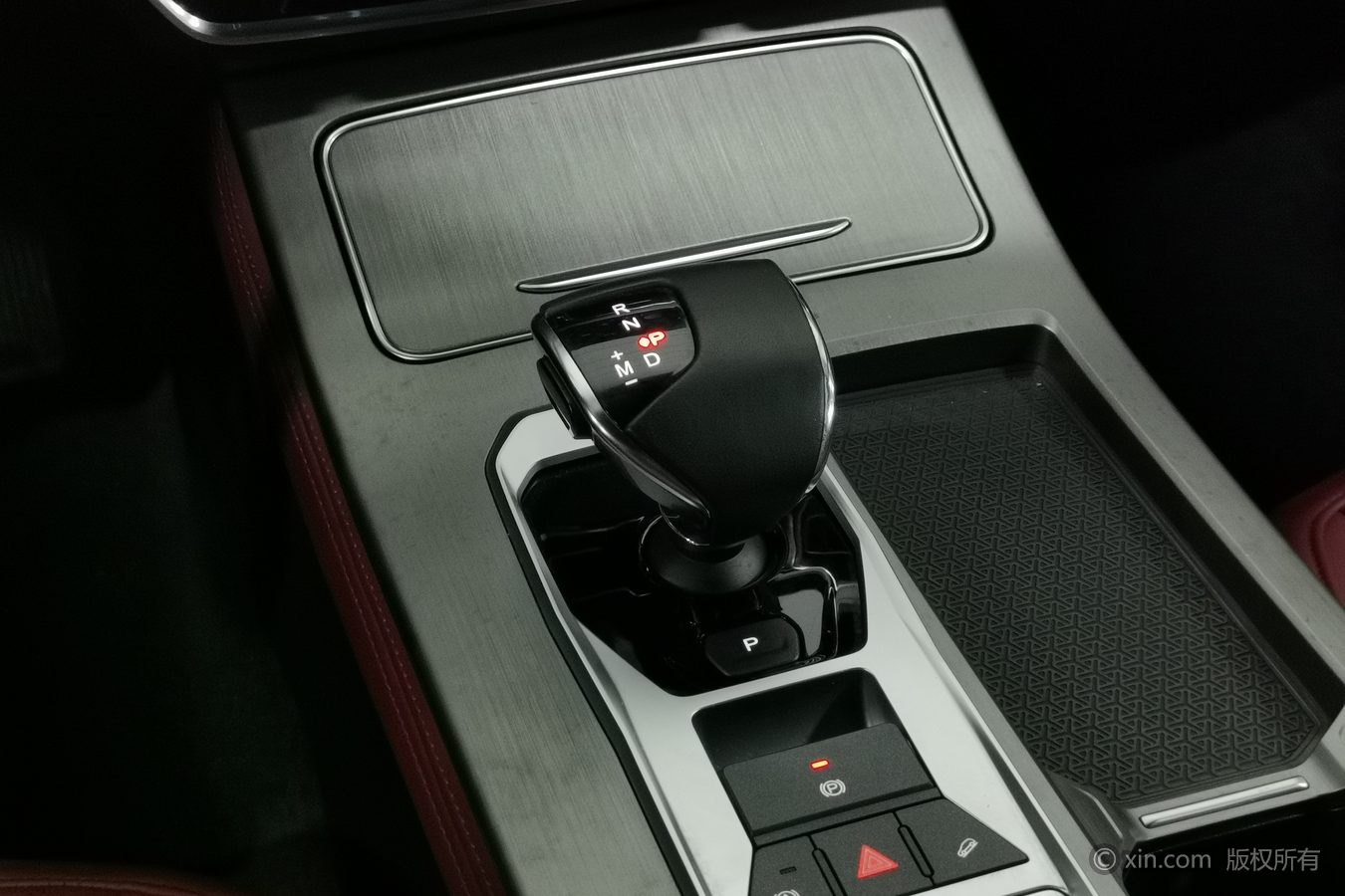 Jetour X70 PLUS 2024 #14 Jetour X70 PLUS 2024 car image #14