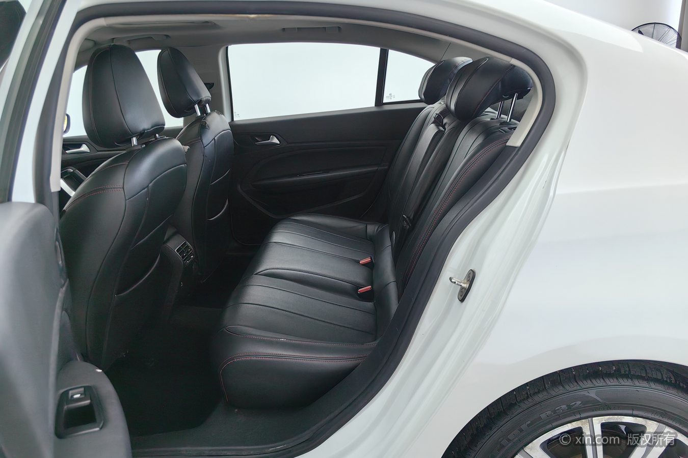 Peugeot 408 2016 car image #16