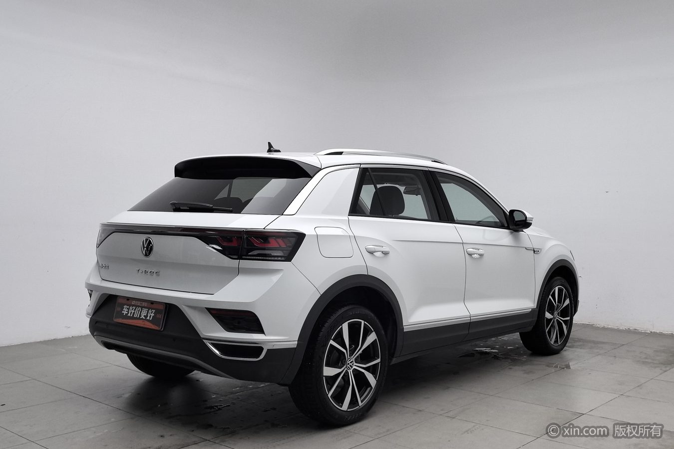 Volkswagen T-Roc 2025 car image #3