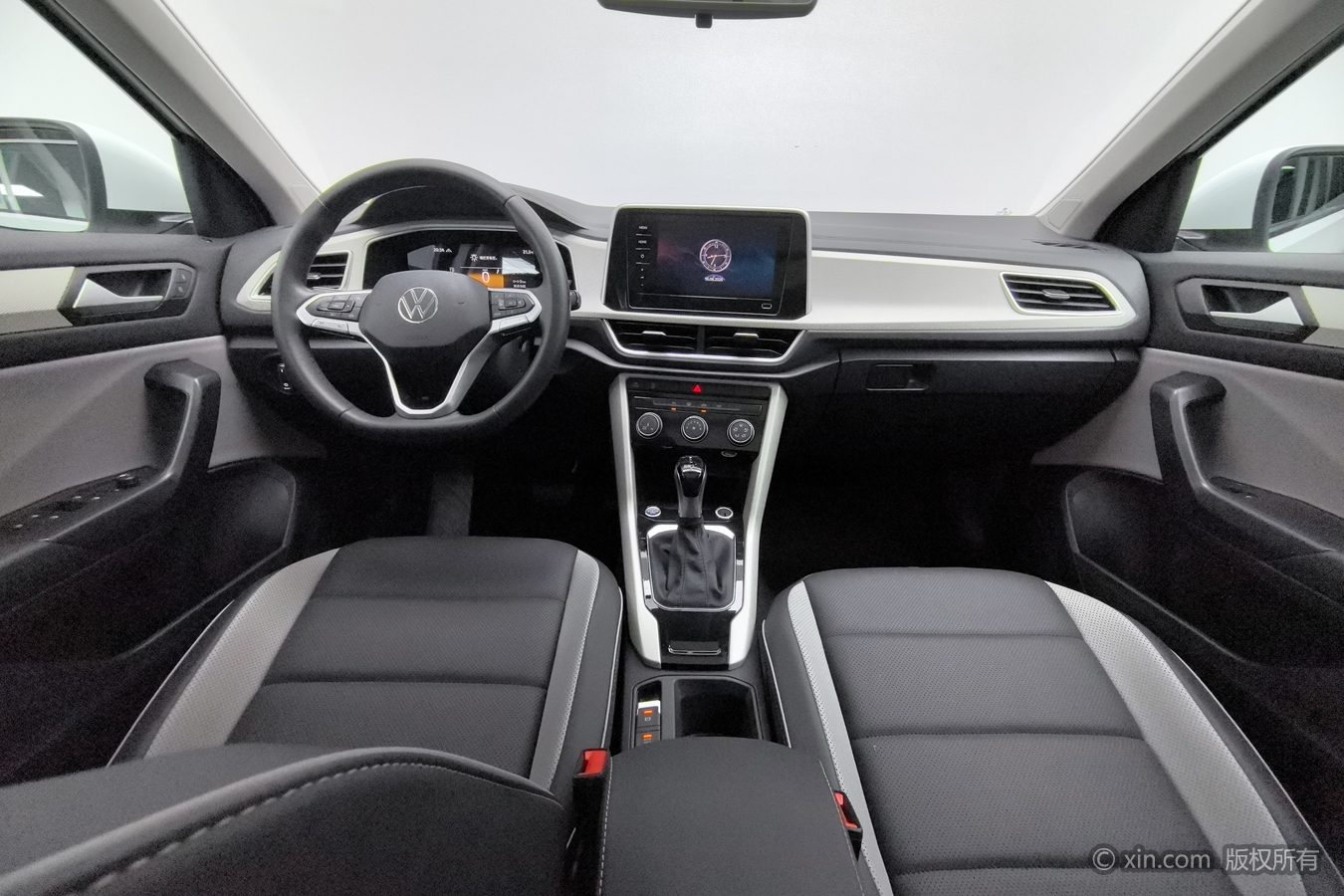 Volkswagen T-Roc 2025 car image #12