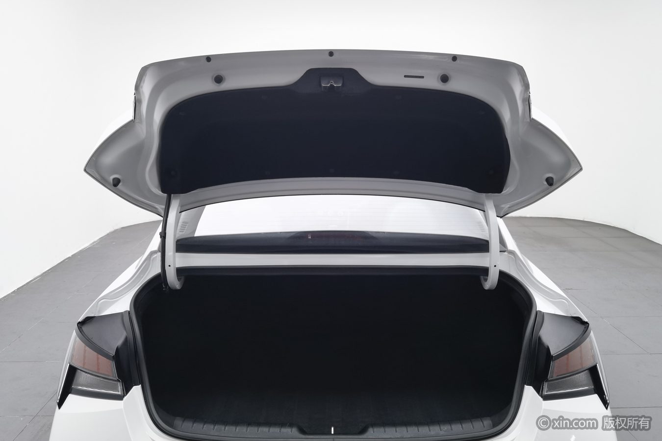 Hyundai Elantra 2024 car image #17