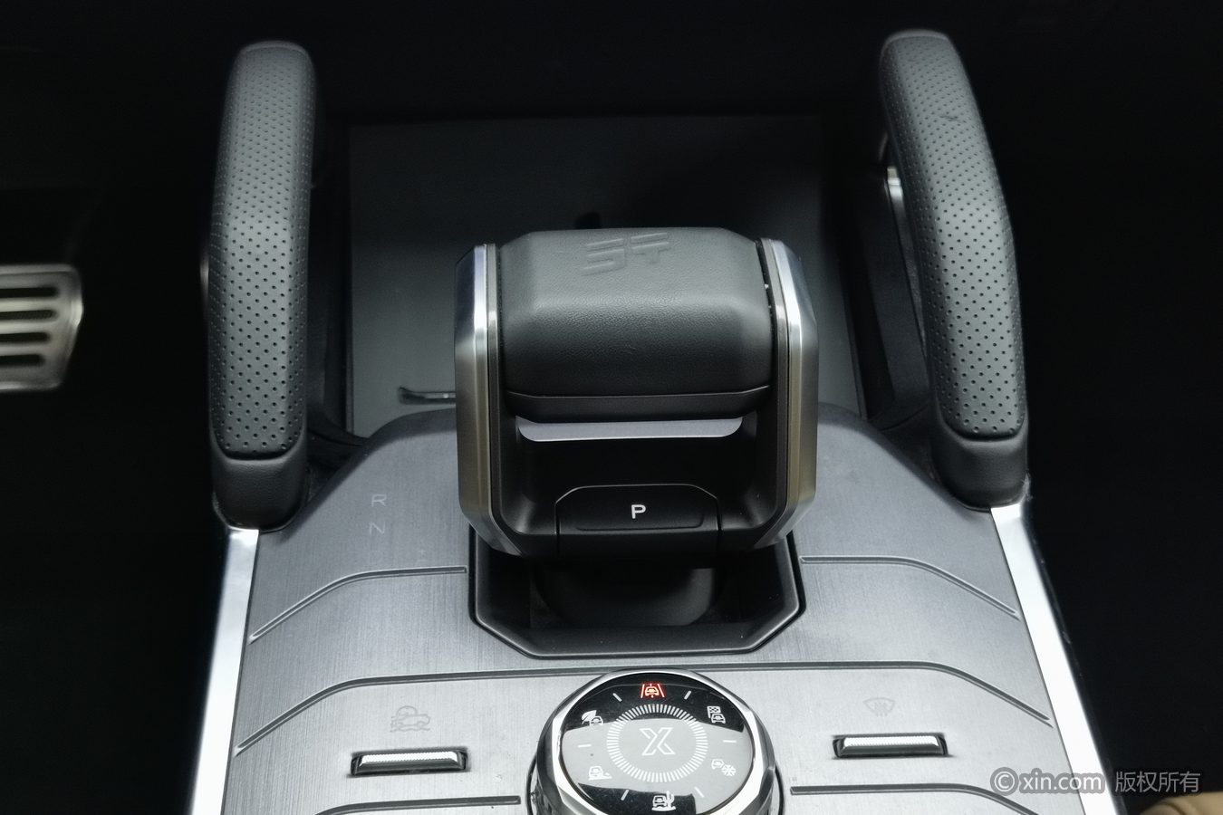 Jetour Traveller 2023 car image #14