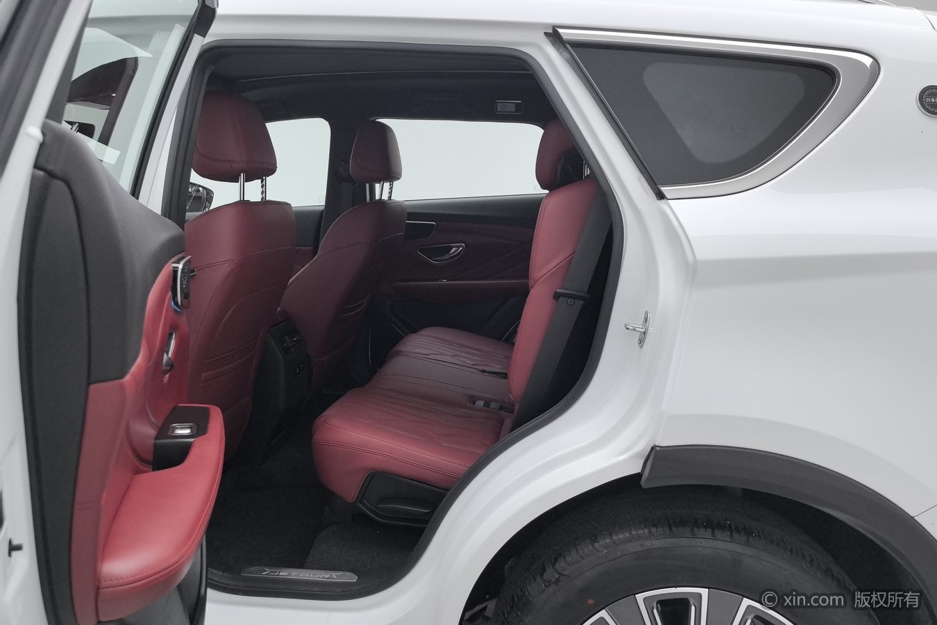 Jetour X70 PLUS 2024 car image #16