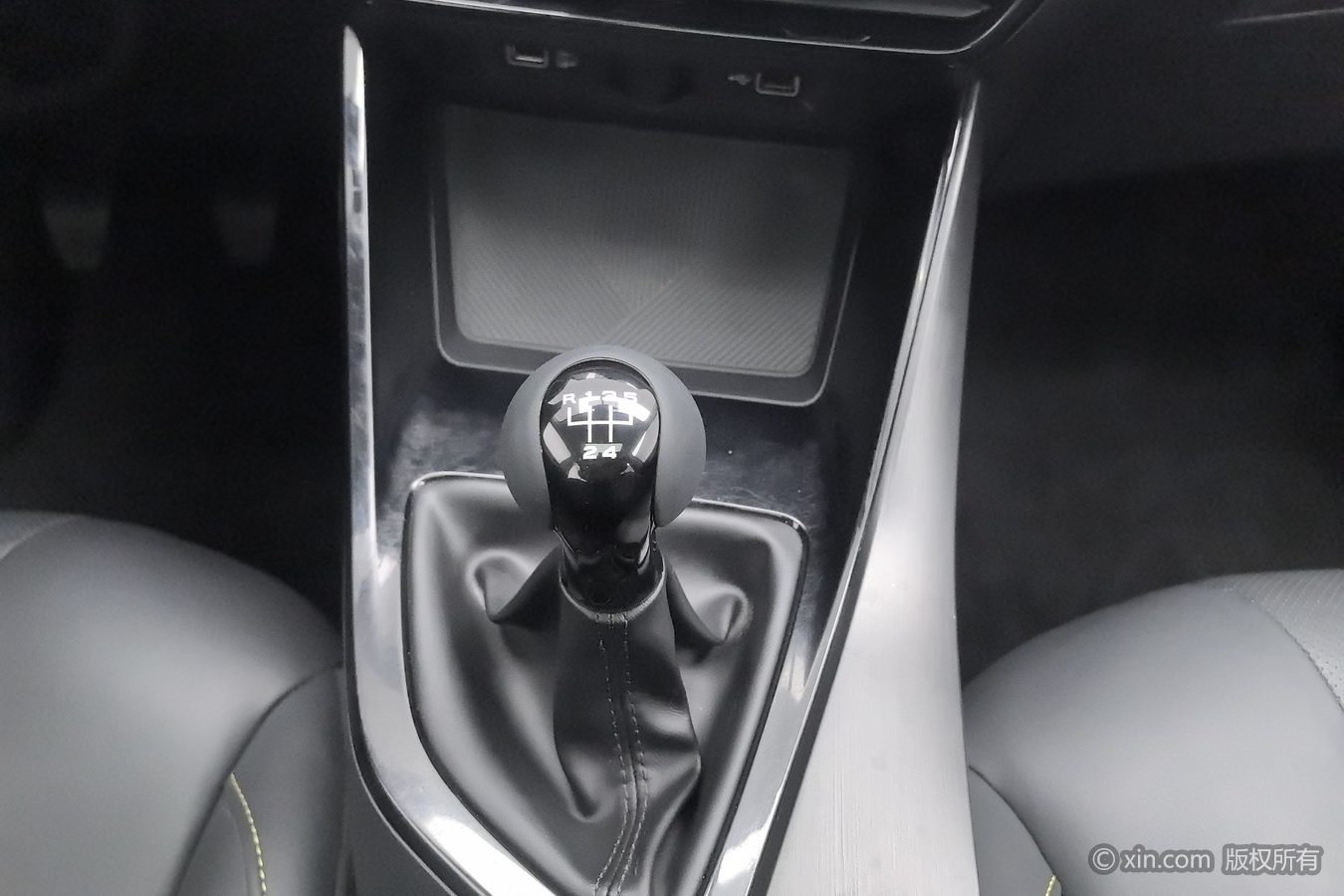 Roewe i5 2023 #14 Roewe i5 2023 car image #14