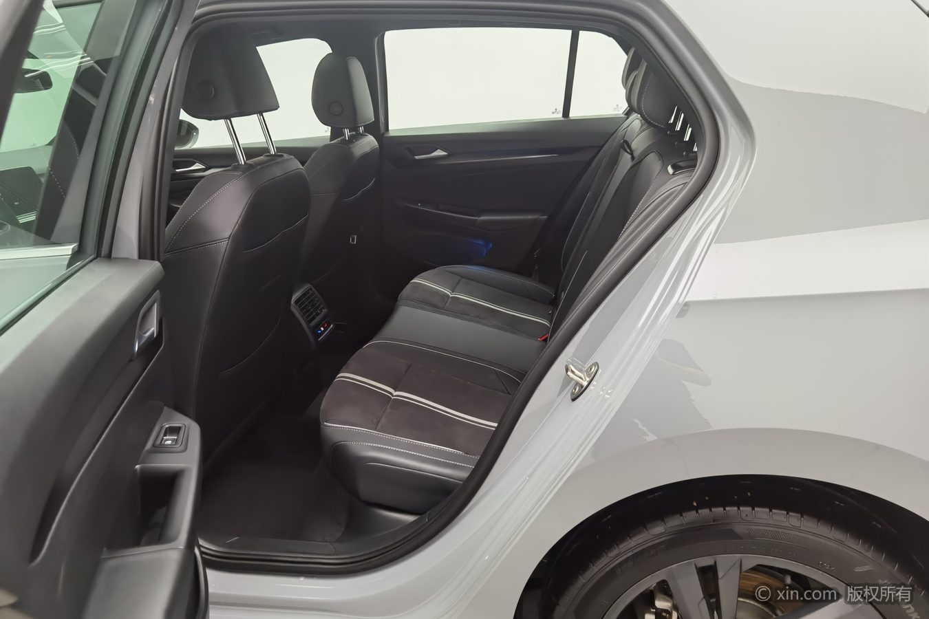 Volkswagen Golf 2024 car image #16