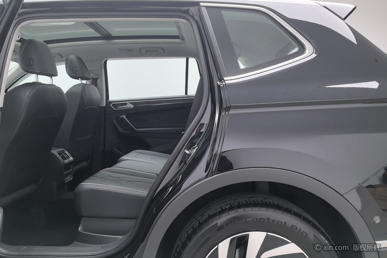 Volkswagen Tiguan L 2024 car image #16