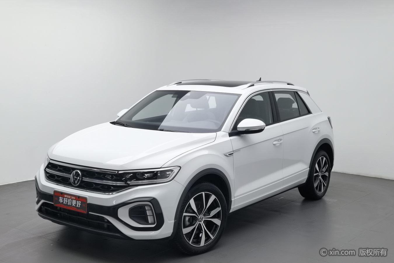 Volkswagen T-Roc 2024 car image #2