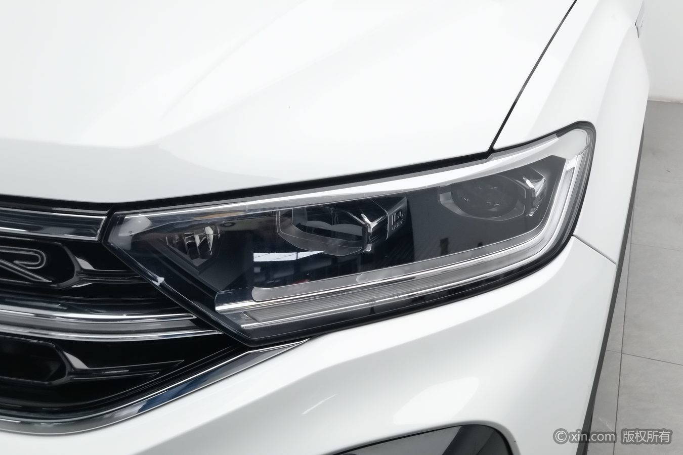 Volkswagen T-Roc 2023 car image #6