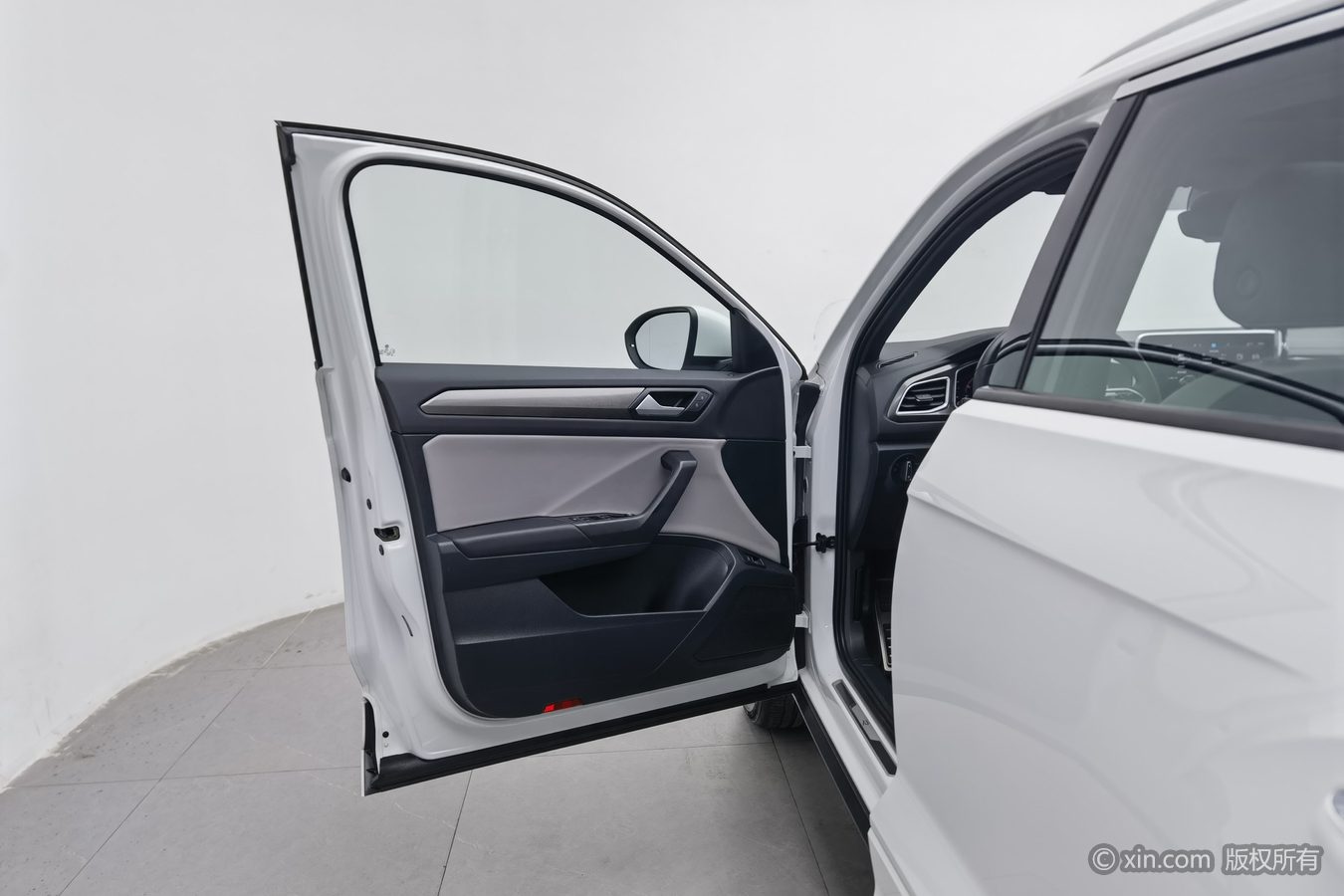 Volkswagen T-Roc 2023 car image #8