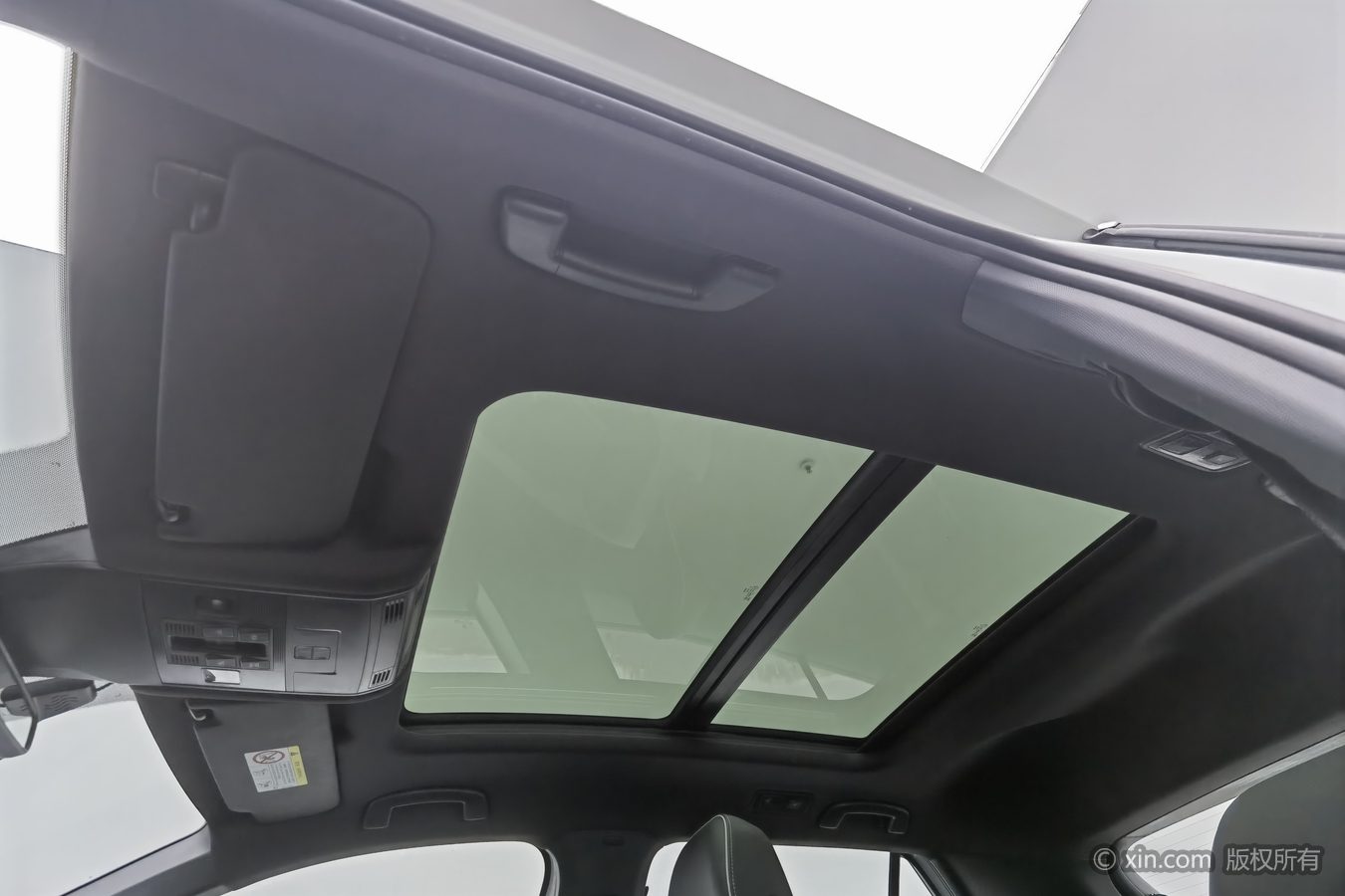 Volkswagen T-Roc 2023 car image #15