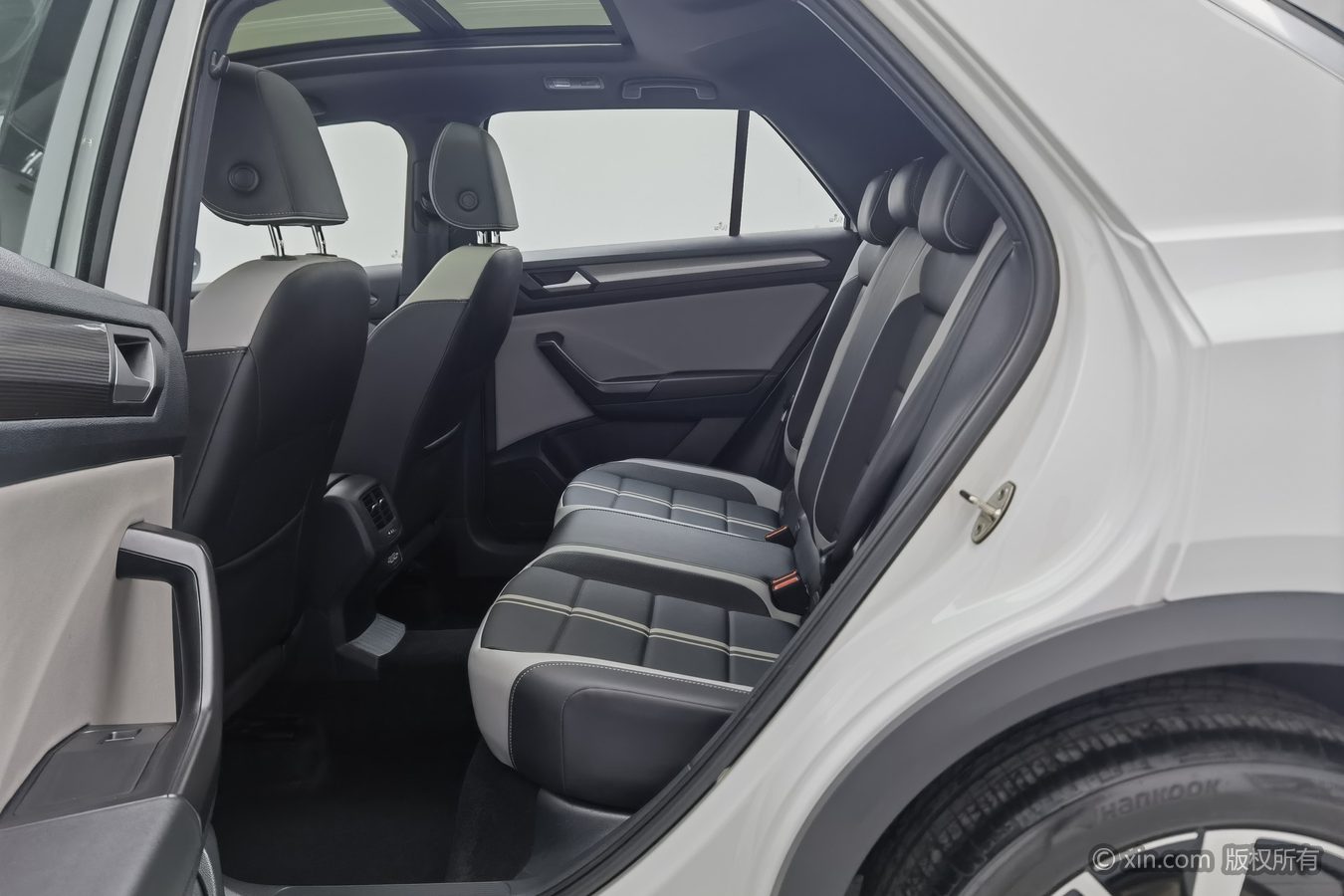 Volkswagen T-Roc 2023 car image #16