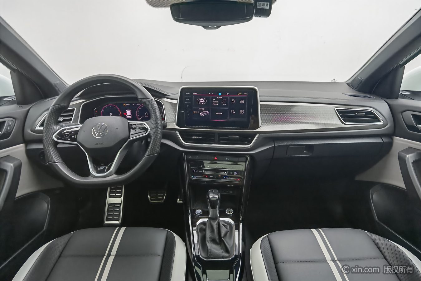 Volkswagen T-Roc 2023 car image #12