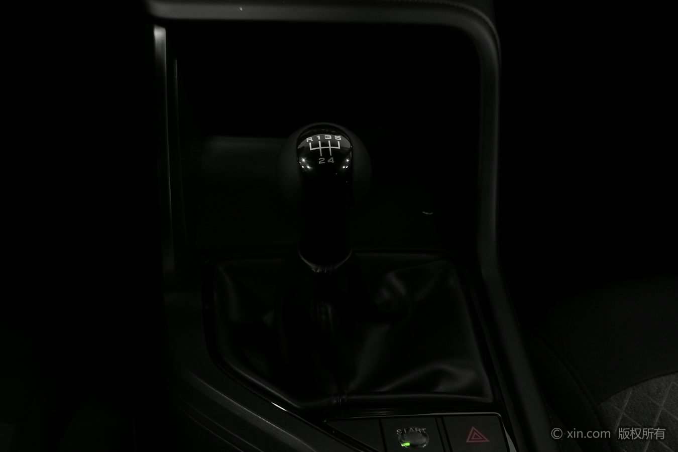 Roewe i5 2023 #14 Roewe i5 2023 car image #14