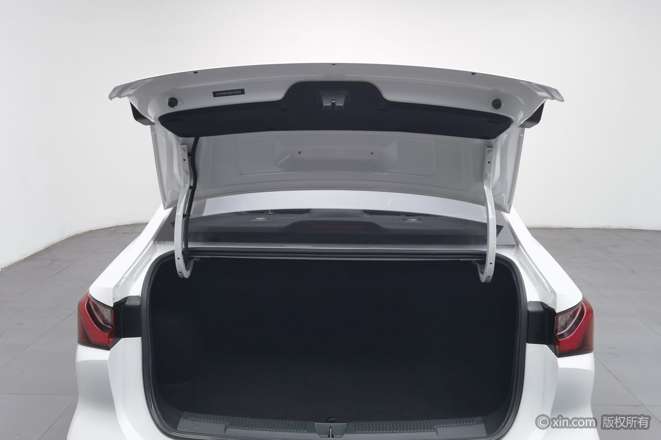 Roewe i5 2025 car image #17