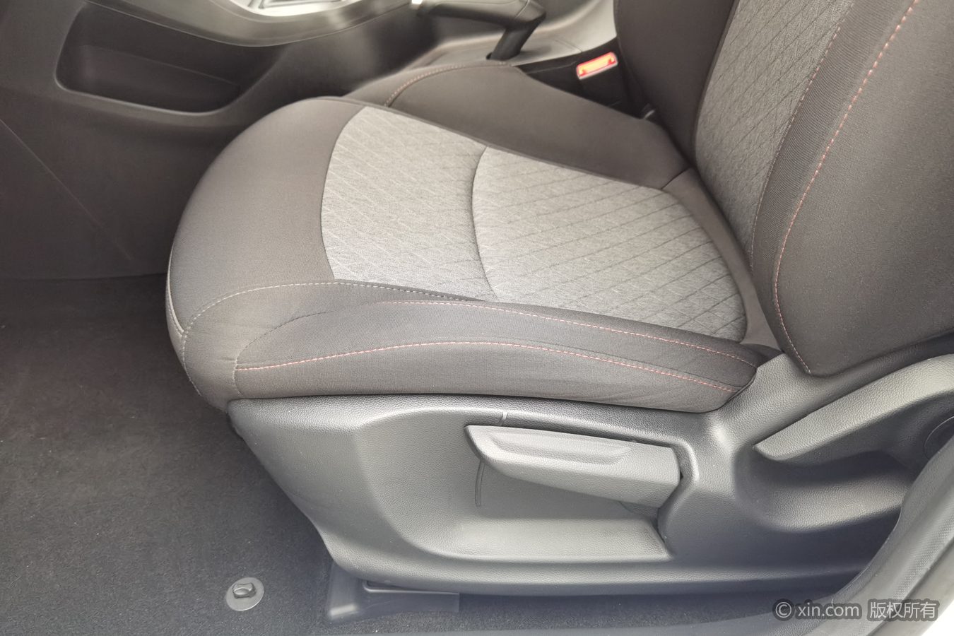 Roewe i5 2024 car image #21
