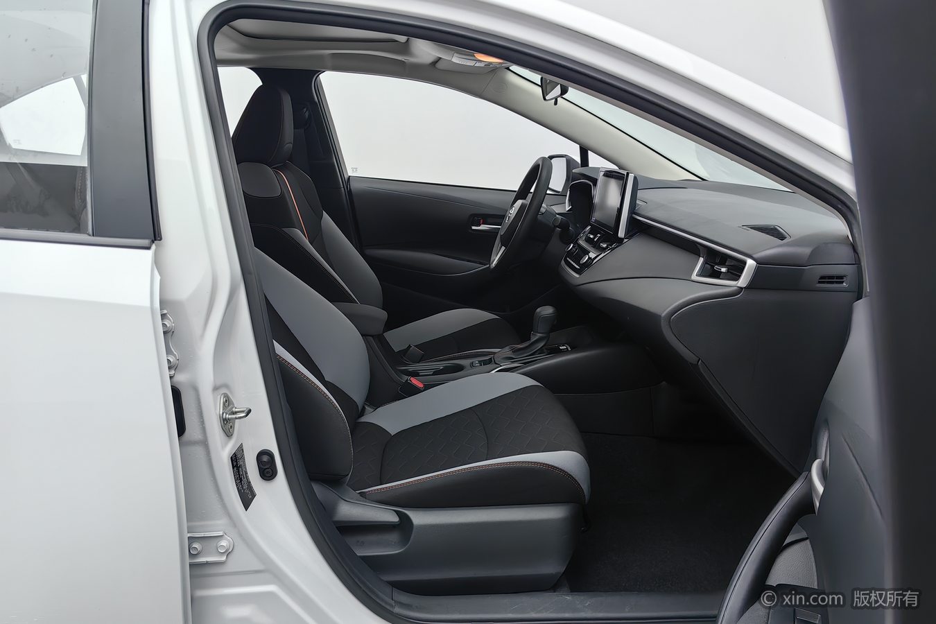 Toyota Corolla 2024 image de voiture #24