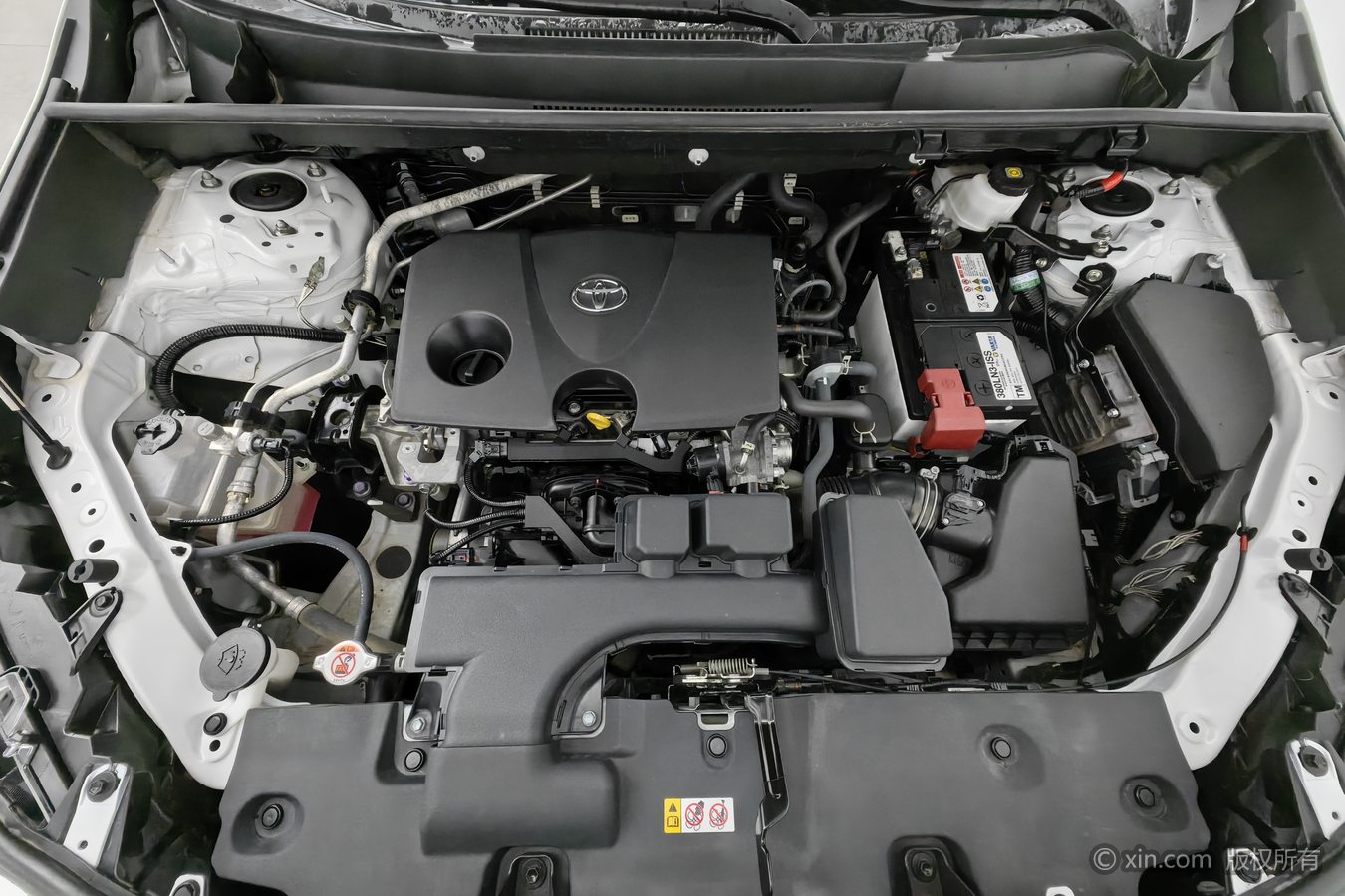 Toyota RAV4 2025 imagen de coche #18