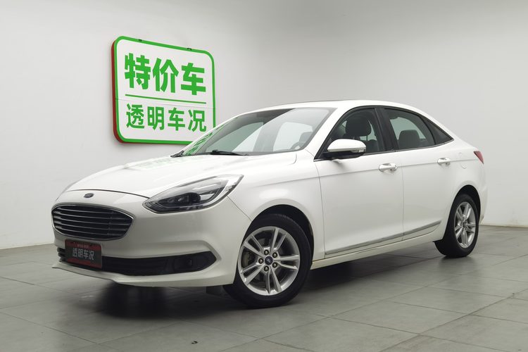 Ford Escort 2020 Ford Escort 2020 image de voiture