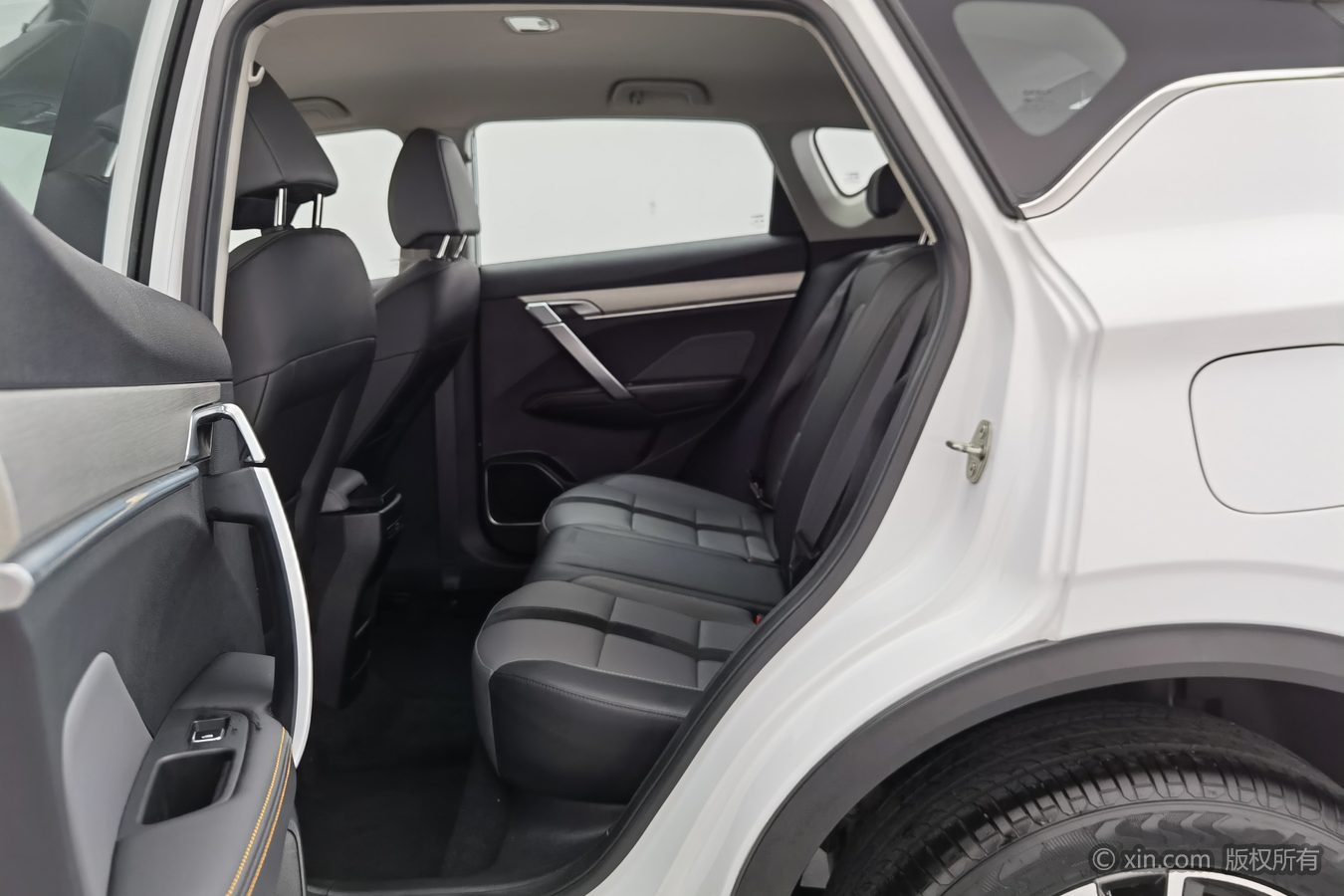 GEELY Coolray 2023 car image #16