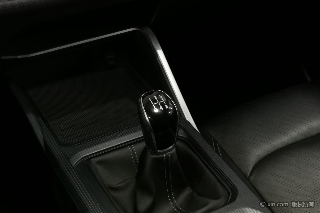 GEELY Emgrand 2024 car image #14