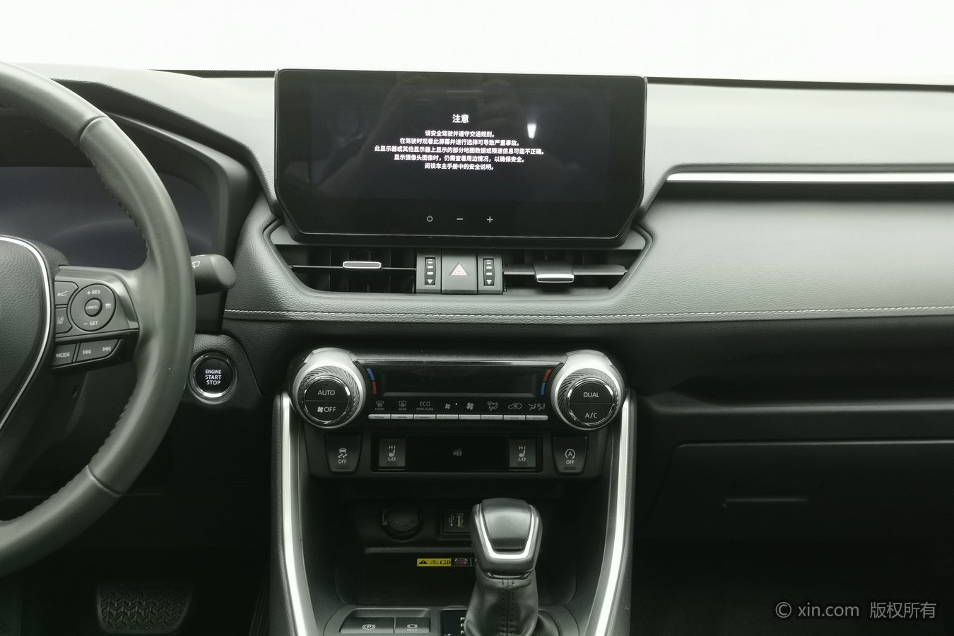 Toyota RAV4 2023 immagine di auto #13