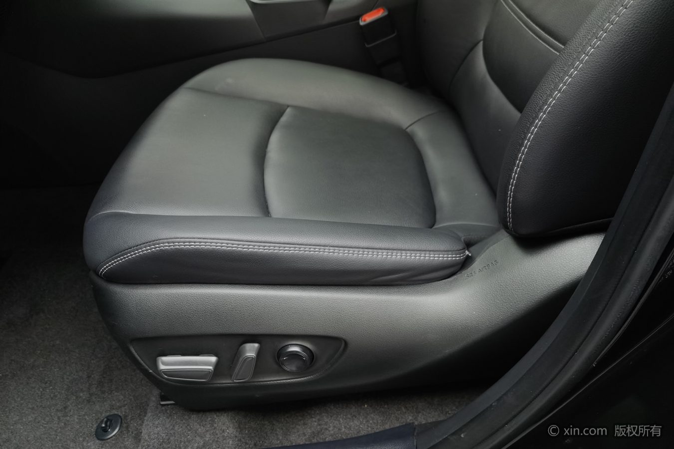 Toyota RAV4 2023 immagine di auto #21