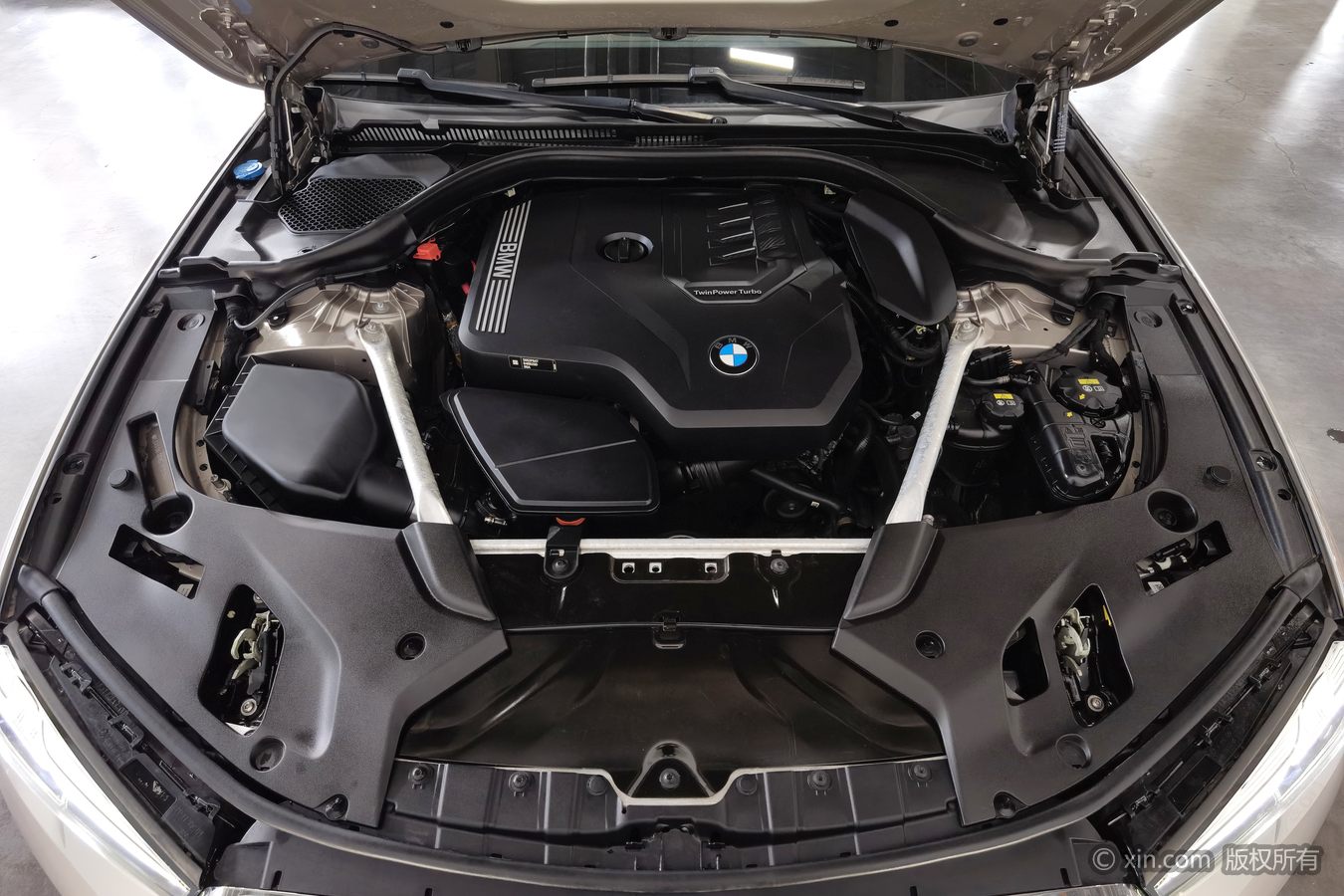 BMW 5 Series 2023 صورة سيارة #18